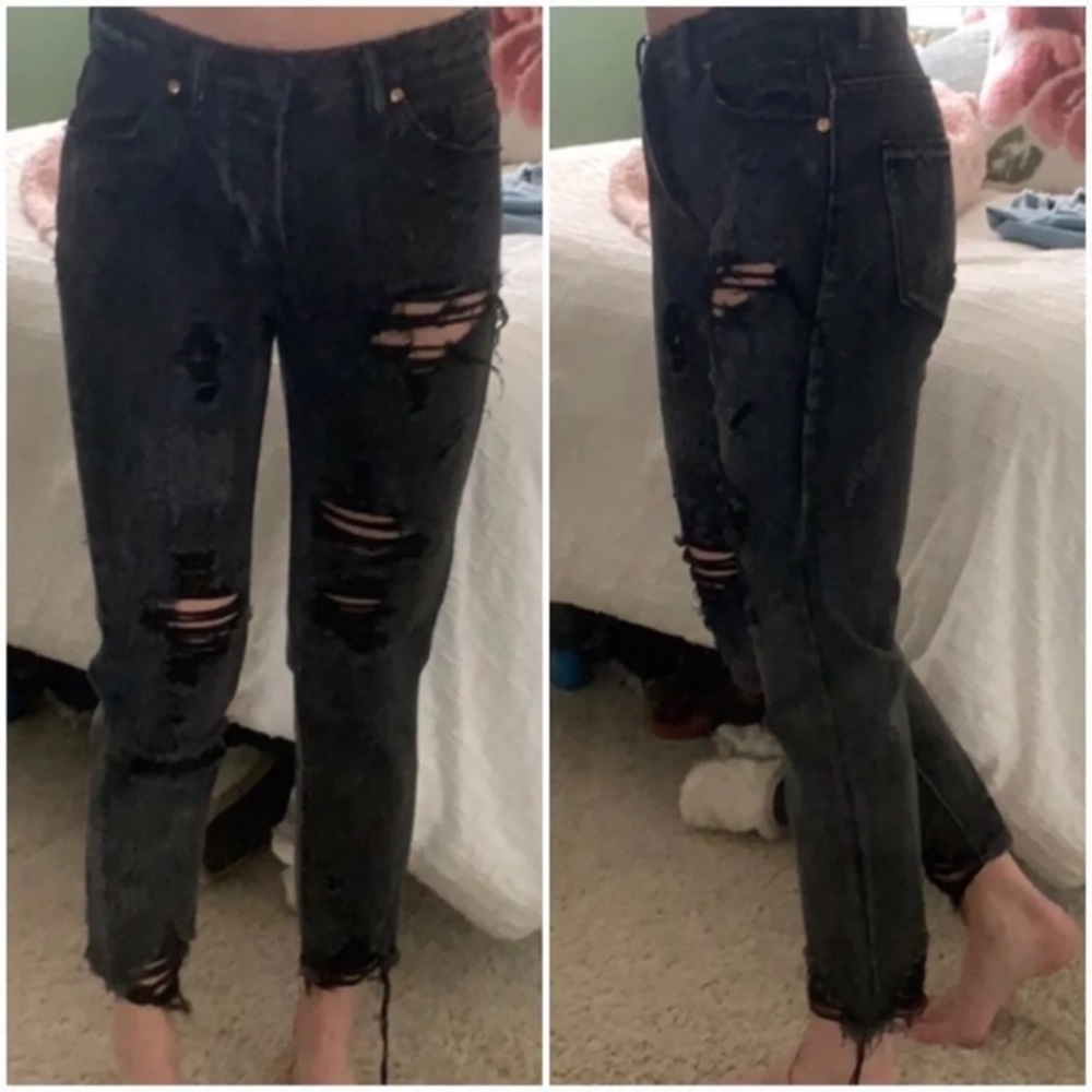 Distressed Destroyed Vestique Jeans